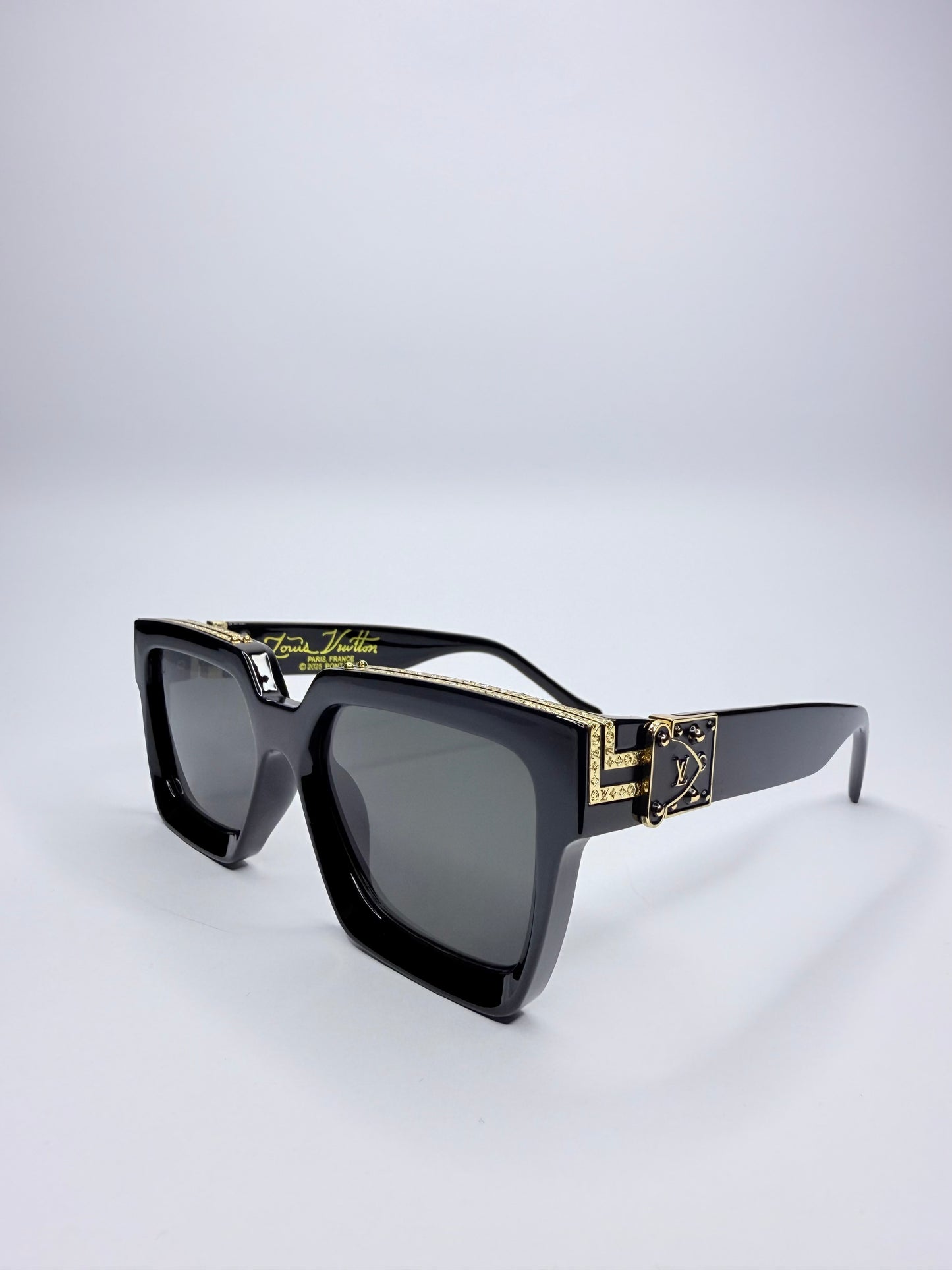 🕶️ Louis Vuitton Γυαλιά Ηλίου Μαύρα με Χρυσές Λεπτομέρειες