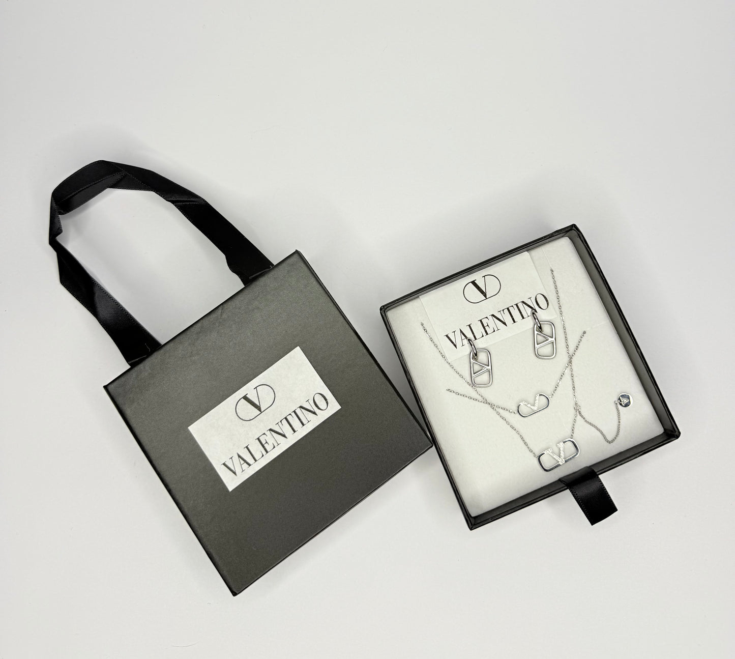 Σετ Κοσμημάτων Valentino – Σκουλαρίκια, Κολιέ & Βραχιόλι σε Ασημί Χρώμα