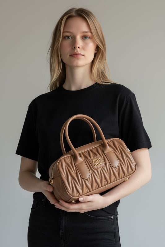 Miu Miu Matelassé Leather Handbag – Καφέ
