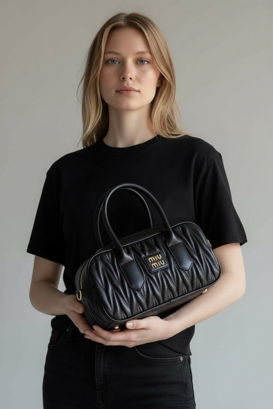 Miu Miu Matelassé Leather Handbag – Μαύρο